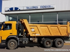 Dumper Volvo FM 12.380, año 2003, 6x4, 257.436km, con caja Meiller
