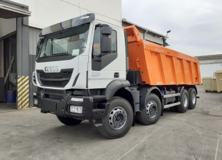 New IVECO Trakker AD410T50, 8x4 of 500cv, Euro 6 with automatic gearbox.
With Meiller box orange of 18m3.
