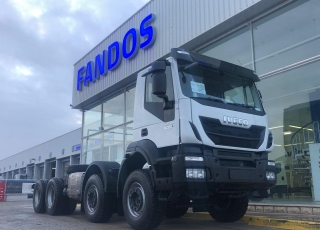 Nuevo IVECO Trakker AD410T50.
- 8x4.
- 500cv.
- Automático.
- Hill Holder.
- Aire Acondicionado.
- Radio Bluetooth.
- Ventana en Pared Trasera.
- Luces Diurnas de Led.

En chasis.