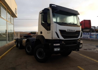 Nuevo IVECO Trakker AD410T50.
- 8x4.
- 500cv.
- Automático.
- Hill Holder.
- Aire Acondicionado.
- Radio Bluetooth.
- Ventana en Pared Trasera.
- Luces Diurnas de Led.

En chasis.