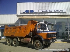 Camión dumper Mercedes 2629AK, 6x6, del año 1991, con enganche.