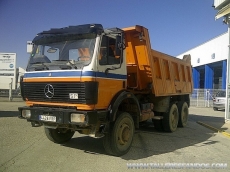 Camión dumper Mercedes 2629AK, 6x6, del año 1991, con enganche.