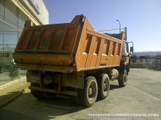 Camión dumper Mercedes 2629AK, 6x6, del año 1991, con enganche.