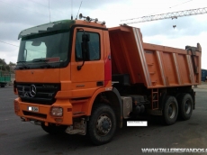 Dumper Mercedes 33.50, 6x4, del año 2006