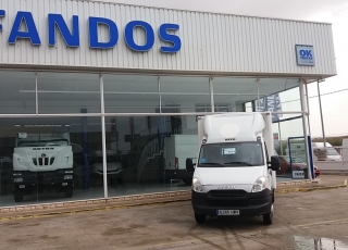 Furgoneta de ocasión IVECO 35C15 con caja paquetera de 4.30x2.10x2.10, del año 2014, con 171.950km