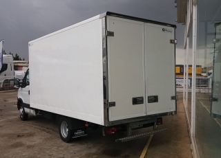 Furgoneta de ocasión IVECO 35C15 con caja paquetera de 4.30x2.10x2.10, del año 2014, con 171.950km