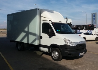 Used Van IVECO 35C15 with closed box, year 2014, with 197.174km