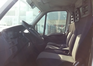 Used Van IVECO 35C15 with closed box, year 2014, with 197.174km