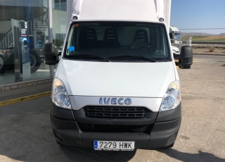 Furgoneta de ocasión IVECO 35C15 del año 2014, con 183.500km, carrozada con caja paquetera.