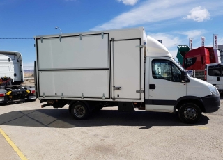 Used Van IVECO 35C15 with closed box, year 2007, with 82.291km
