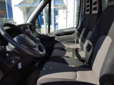 IVECO 35C15, del año 2011, con 133.449km, con caja paquetera de 20m3. 
Equipada con aire acondicionado, elevalunas eléctricos, radio CD