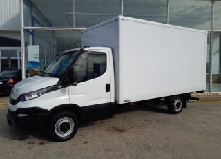 Furgoneta de ocasión 
Marca: IVECO 
Modelo: 35S16
Año 2017
Con 89.555km
Carrozada con caja paquetera y puerta elevadora.  Precio 22.500€+IVA reacondicionada, con mantenimientos, itv en vigor y 12 meses de garantía de cadena cinemática o 40.000km.