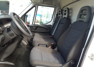 Furgoneta de ocasión 
Marca: IVECO 
Modelo: 35S16
Año 2017
Con 89.555km
Carrozada con caja paquetera y puerta elevadora.  Precio 22.500€+IVA reacondicionada, con mantenimientos, itv en vigor y 12 meses de garantía de cadena cinemática o 40.000km.