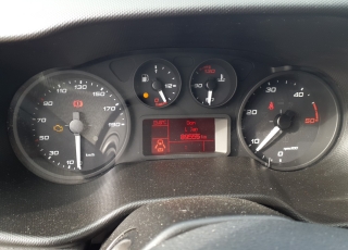 Furgoneta de ocasión 
Marca: IVECO 
Modelo: 35S16
Año 2017
Con 89.555km
Carrozada con caja paquetera y puerta elevadora.  Precio 22.500€+IVA reacondicionada, con mantenimientos, itv en vigor y 12 meses de garantía de cadena cinemática o 40.000km.