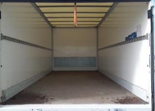 Furgoneta de ocasión 
Marca: IVECO 
Modelo: 35S16
Año 2017
Con 89.555km
Carrozada con caja paquetera y puerta elevadora.  Precio 22.500€+IVA reacondicionada, con mantenimientos, itv en vigor y 12 meses de garantía de cadena cinemática o 40.000km.