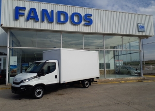 Furgoneta de ocasión 
Marca: IVECO 
Modelo: 35S16
Año 2017
Con 89.555km
Carrozada con caja paquetera y puerta elevadora.  Precio 22.500€+IVA reacondicionada, con mantenimientos, itv en vigor y 12 meses de garantía de cadena cinemática o 40.000km.