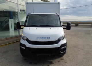 Furgoneta de ocasión 
Marca: IVECO 
Modelo: 35S16
Año 2017
Con 89.555km
Carrozada con caja paquetera y puerta elevadora.  Precio 22.500€+IVA reacondicionada, con mantenimientos, itv en vigor y 12 meses de garantía de cadena cinemática o 40.000km.