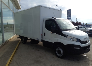 Furgoneta de ocasión 
Marca: IVECO 
Modelo: 35S16
Año 2017
Con 89.555km
Carrozada con caja paquetera y puerta elevadora.  Precio 22.500€+IVA reacondicionada, con mantenimientos, itv en vigor y 12 meses de garantía de cadena cinemática o 40.000km.