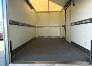 Furgoneta seminueva, 
IVECO DAILY 35S14 CON CAJA PAQUETERA ,
Modelo 35S14 HI MATIC de 140cv
Con cambio AUTOMATICO pantalla multifunción, aire acondicionado , elevalunas eléctricos , cierre centralizado, asiento con suspensión , control de velocidad, furgón muy equipado
CON TAN SOLO 145.864KM OPORTUNIDAD!!