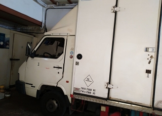 Used Van Nissan Trade 100, with shop box.