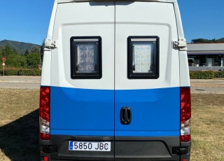 Used Van  IVECO 
35S13V of 12m3,
year 2014,
con 102.000km,
Camper.
