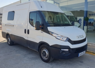 Furgoneta de ocasión, 
IVECO Camper,
Modelo  35S15V de 12m3,
Año 2015,
con 145.000km,

Equipamiento CAMPER personalizado, 3 plazas, cama, nevera, cocina, ducha...