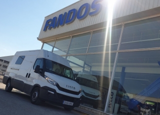 Furgoneta de ocasión, 
IVECO Camper,
Modelo  35S15V de 12m3,
Año 2015,
con 145.000km,  Equipamiento CAMPER personalizado, 3 plazas, cama, nevera, cocina, ducha...