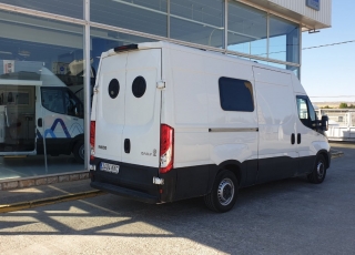 Furgoneta de ocasión, 
IVECO Camper,
Modelo  35S15V de 12m3,
Año 2015,
con 145.000km,  Equipamiento CAMPER personalizado, 3 plazas, cama, nevera, cocina, ducha...