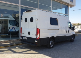 Furgoneta de ocasión, 
IVECO Camper,
Modelo  35S15V de 12m3,
Año 2015,
con 145.000km,

Equipamiento CAMPER personalizado, 3 plazas, cama, nevera, cocina, ducha...