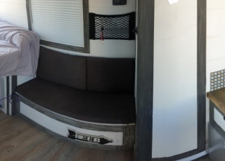Furgoneta de ocasión, 
IVECO Camper,
Modelo  35S15V de 12m3,
Año 2015,
con 145.000km,  Equipamiento CAMPER personalizado, 3 plazas, cama, nevera, cocina, ducha...