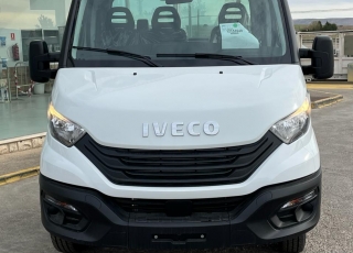 Furgoneta nueva IVECO 
35C16H 3.0 3750 MY2022 
en chasis