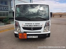 Furgoneta Renault Maxity 150.45, del año 2007, con 361.323km, con una cisterna para 3.000 litros de gasoil.