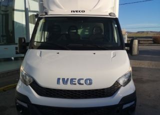 Furgoneta de ocasión IVECO 35C13 del año 2016, con 156.717km, carrozada con caja frigorífica de 3.30 x 2 x 2m.