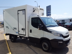 Furgoneta seminueva IVECO Daily 35S13, con caja frigorífica de -20ºC con doble compartimento, bitemperatura, termografo, matriculada el 21/08/2015 con solo 47.698km. Con garantía de cadena cinemática de 12 meses en cualquier IVECO de España.