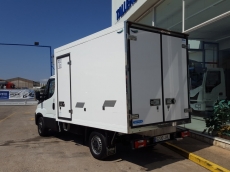 Furgoneta seminueva IVECO Daily 35S13, con caja frigorífica de -20ºC con doble compartimento, bitemperatura, termografo, matriculada el 21/08/2015 con solo 47.698km. Con garantía de cadena cinemática de 12 meses en cualquier IVECO de España.