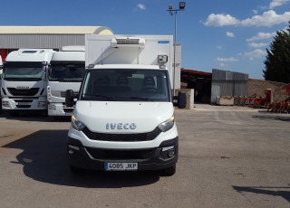 Furgoneta seminueva IVECO Daily 35S13, con caja frigorífica de -20ºC con doble compartimento, bitemperatura, termografo, matriculada el 23/12/2015 con solo 38.900km. Con garantía de cadena cinemática de 12 meses en cualquier IVECO de España.