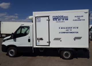 Furgoneta seminueva IVECO Daily 35S13, con caja frigorífica de -20ºC con doble compartimento, bitemperatura, termografo, matriculada el 23/12/2015 con solo 38.900km. Con garantía de cadena cinemática de 12 meses en cualquier IVECO de España.