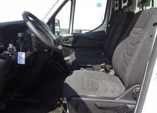 Furgoneta seminueva IVECO Daily 35S13, con caja frigorífica de -20ºC con doble compartimento, bitemperatura, termografo, matriculada el 23/12/2015 con solo 38.900km. Con garantía de cadena cinemática de 12 meses en cualquier IVECO de España.