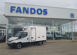 Furgoneta de ocasión 
Marca: IVECO 
Modelo: 35S14
Año 2016
Con 227.891km
Carrozada con caja frigorífica de dos compartimentos con Certificado ATP tipo FRCX, Valido para transportar alimentos congelados o ultracongelados que necesiten equipo de frío de entre -12º y -20º para mantener su estado de consumo optimo como carne y pescado congelado, cremas heladas, hielo etc…