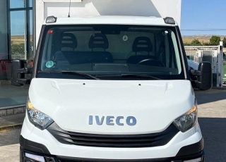 Furgoneta nueva, 
IVECO ,
Modelo  35S14 con caja frigorifica, 140cv
Con cambio manual 6 velocidades.  vehiculo con 186571KM