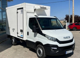 Furgoneta nueva, 
IVECO ,
Modelo  35S14 con caja frigorifica, 140cv
Con cambio manual 6 velocidades.  vehiculo con 186571KM