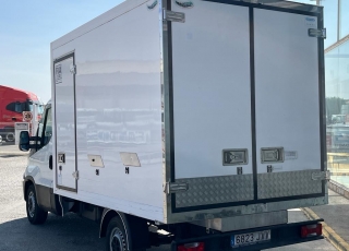 Furgoneta nueva, 
IVECO ,
Modelo  35S14 con caja frigorifica, 140cv
Con cambio manual 6 velocidades.  vehiculo con 186571KM