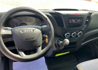 Furgoneta nueva, 
IVECO ,
Modelo  35S14 con caja frigorifica, 140cv
Con cambio manual 6 velocidades.  vehiculo con 186571KM