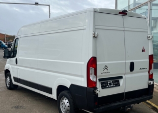 Furgoneta de ocasión, 
CITROEN JUMPER,
L2H2,
Año 2018 con 182.486km.  Precio 17.500€ reacondicionada y con 3 Meses de garantía de cadena cinemática.
