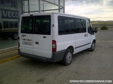 Furgón Ford Transit, del año 2008, con 9 plazas.