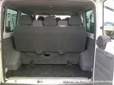 Furgón Ford Transit, del año 2008, con 9 plazas.