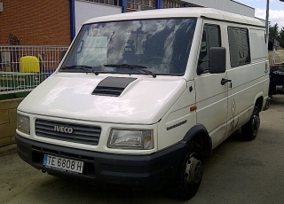 IVECO Daily 35E10 load zone separate of people zone, 6 seats.