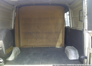 IVECO Daily 35E10 load zone separate of people zone, 6 seats.