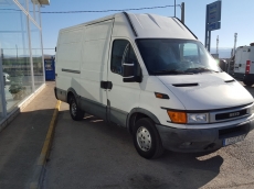 Used Van IVECO Daily 35S13V of 12m3, year 2001, with 276.717km.