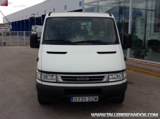 Van IVECO 35S12 for 6 people, year 2006, with 99.353km, with snow tyres on the rear part and new on the front axel.